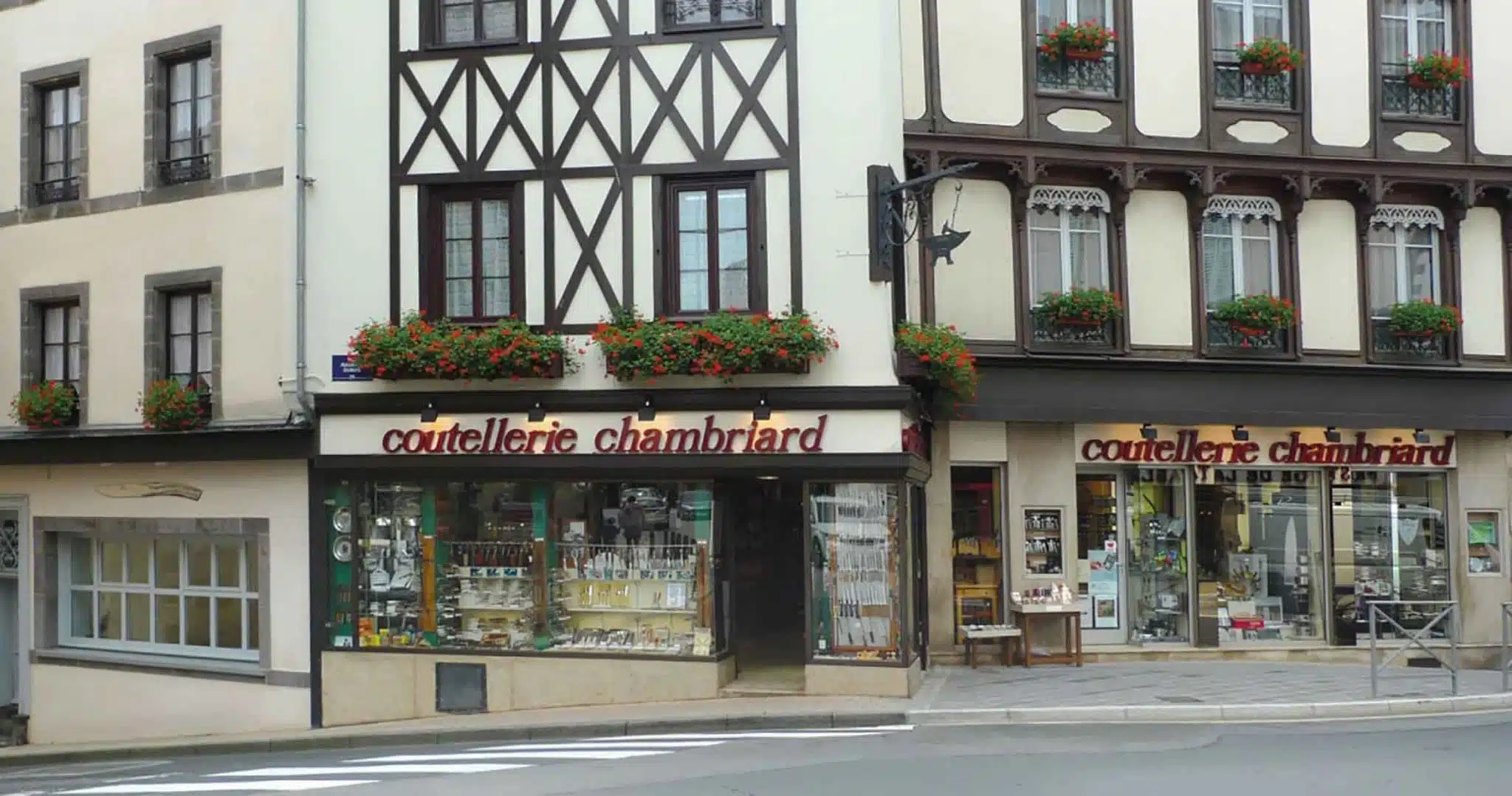 img-slider-facade-coutellerie-chambriard Façade du magasin Coutellerie Chambriard